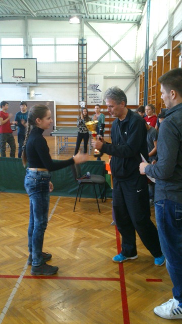stolný tenis
