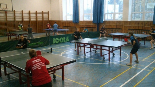 stolný tenis