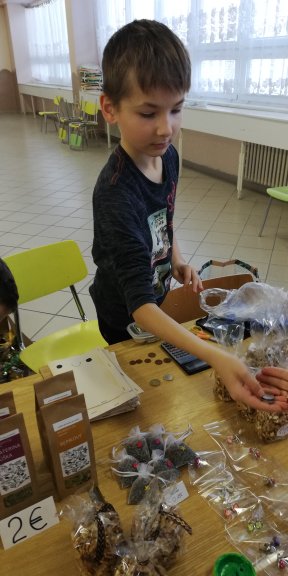 Vianočné trhy na 2. stupni